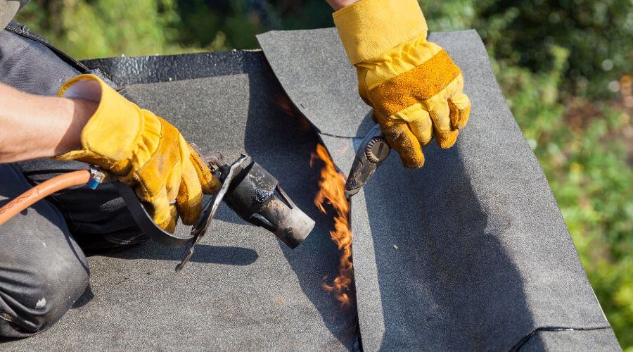 Expert Emergency Roof Repairs services in Bonner Springs, KS